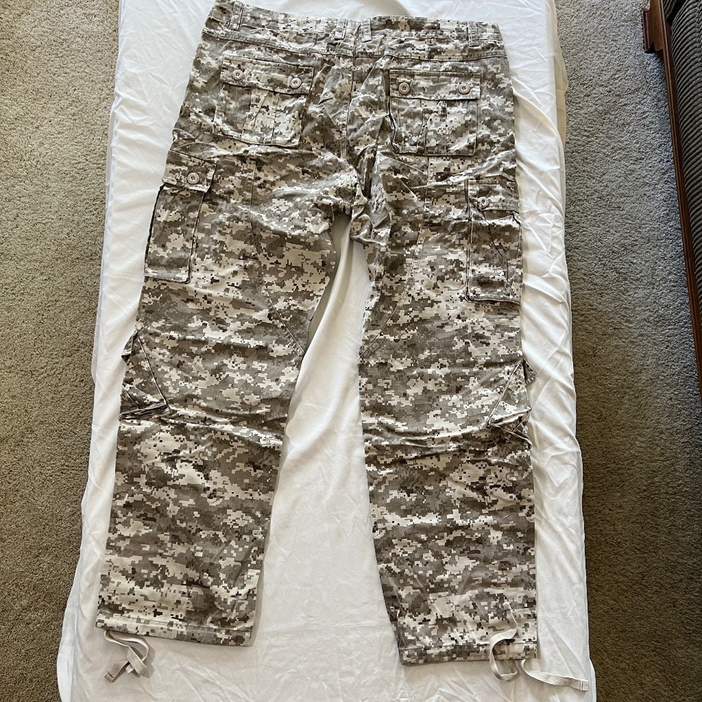 AKARMY Men's Casual Cargo Pants Military Army Camo Combat Work Pants, Size 44
